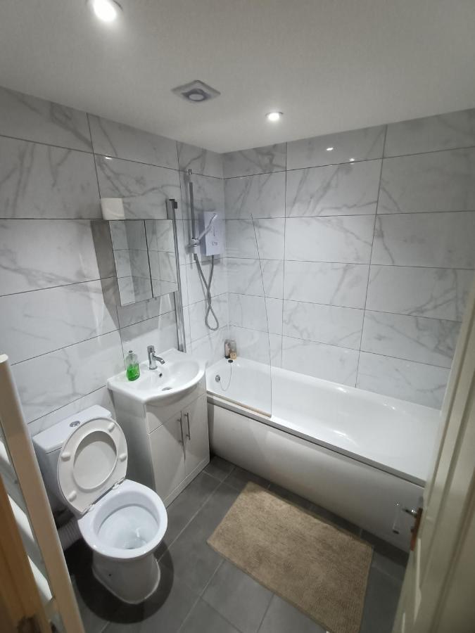 Lovely 2 Bedroom Serviced Apartment In ลอนดอน ภายนอก รูปภาพ